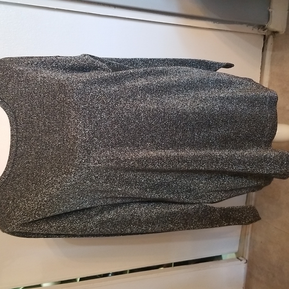 Top - Picture 2 of 4